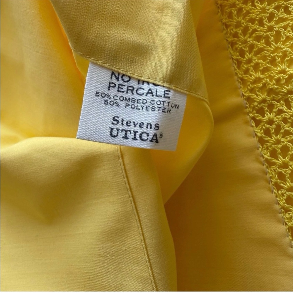 Utica J. P. Stevens Percale King Pillow Cases in Bright Sunshine Gold Yellow - Picture 3 of 4